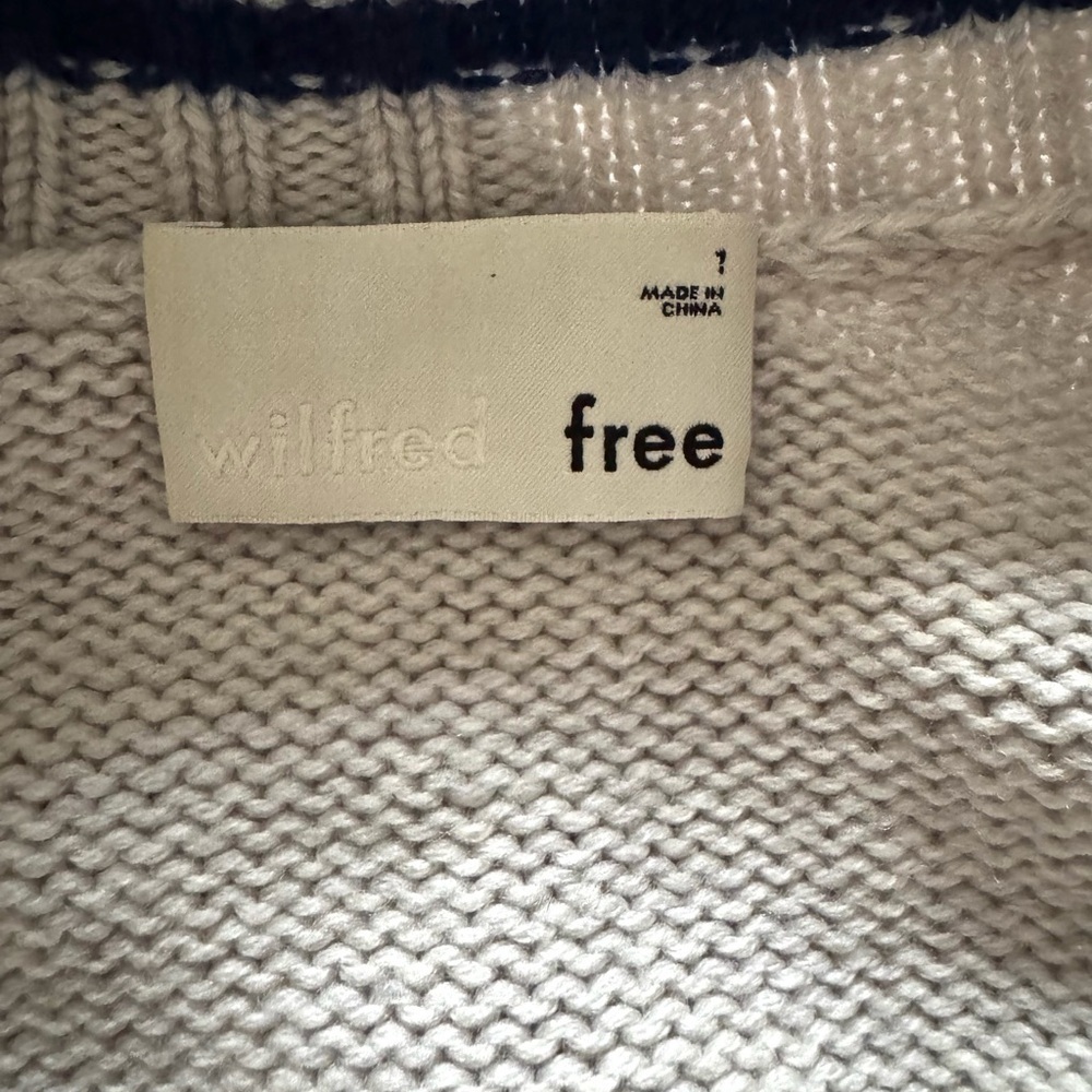 ARITZIA WILFRED 100% Merino Wool Light Grey V-Neck Sweater with Navy Trim (XS) - Picture 4 of 7